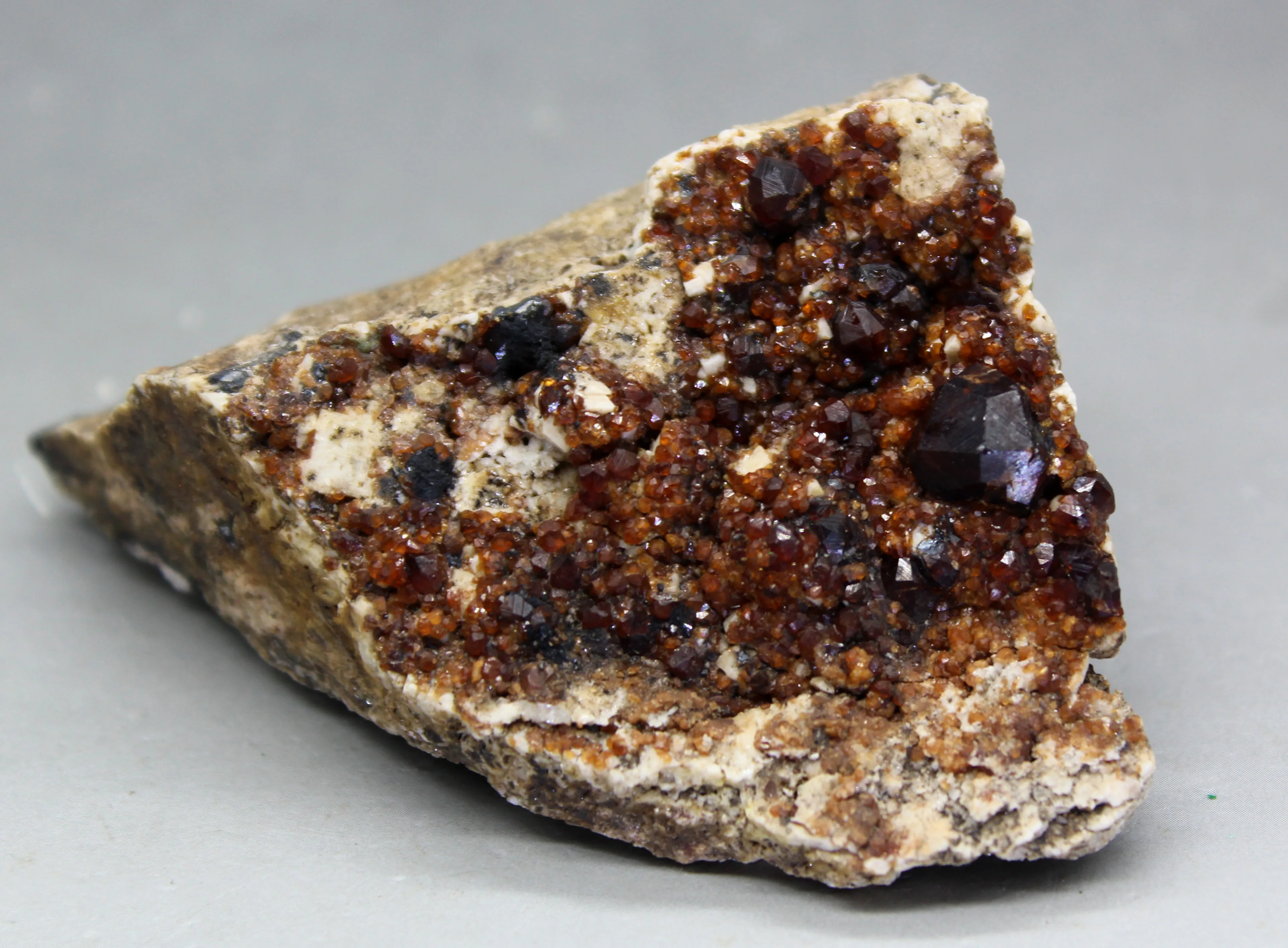 Натуральный гранат минеральный кристалл образцы камней и кристаллов бриллианты