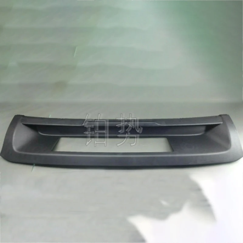 

Car Front bumper spoiler baffle 2011-2018Por sch eCa yen ne 4.8T 3.0T 4.8L front bumper lower guard trim panel Air deflector