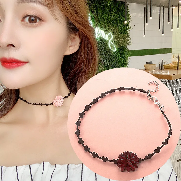 

2019 New Korean Version Of Simple Personality, Versatile, Elegant, Noble, Small, Fresh Flowers, Short Clavicle Chain Neckband