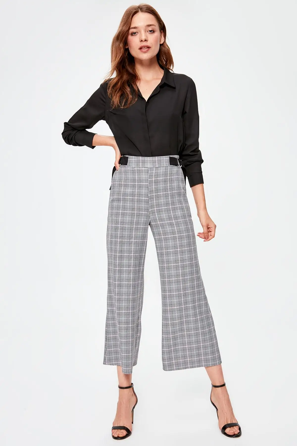 Trendyol серые расклешенные брюки TWOAW20PL0260