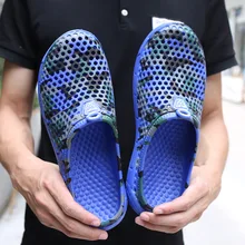 Лидер продаж; сезон лето; камуфляжные шлепанцы; пористая обувь с закрытым носком и вырезами; большие размеры; мужские полутапочки