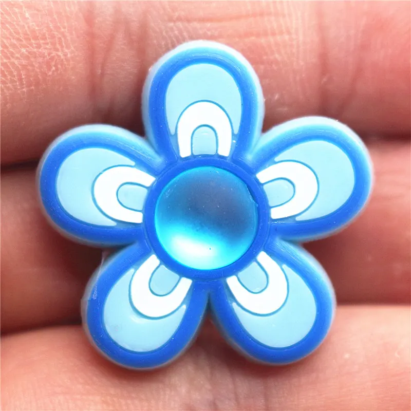 1pcs High Imitation Shoe Charms Colorful Heart-shaped Shoe Buckles Original Accessory fit Bracelets Croc JIBZ Kids Gifts F-ZBX20