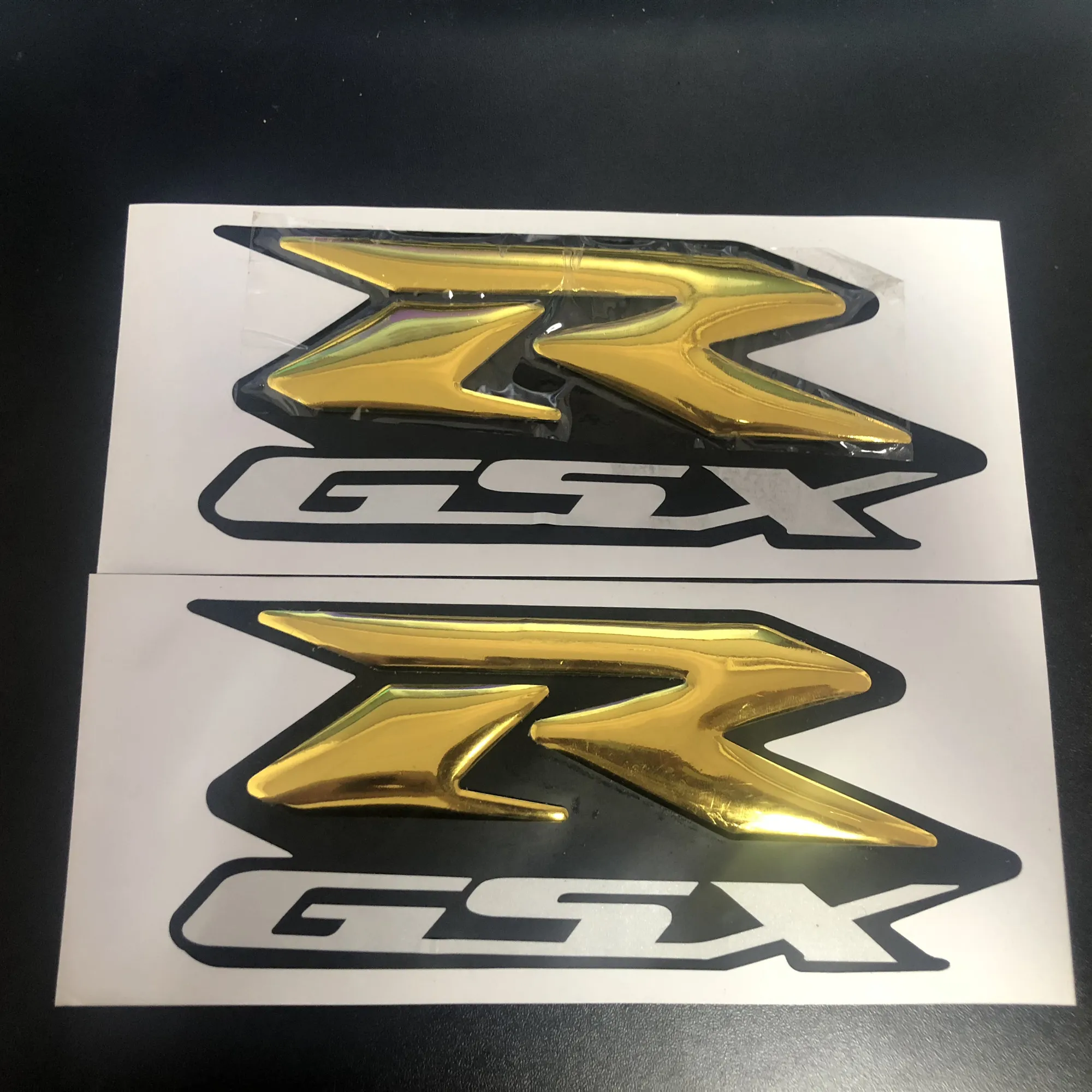 

2Pcs Gold Emblem 3D Fender Tank Logo Decal Sticker For Suzuki GSXR 600 750 1000 K1/2/3/4/5/6/7/8/9 Motorcycle/Cruisers/Chopper