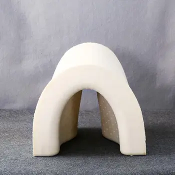 

Natural latex pillow protects the cervical spine butterfly to form a human pillow butterfly-shaped cymbal pillow on the bed