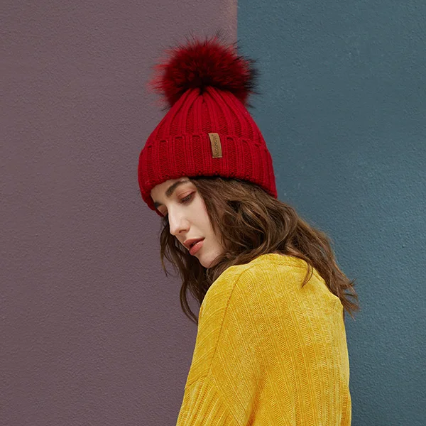 Красный Pom Poms Beanies, зимняя шапка для женщин, Вязаная хлопковая Толстая шапка с натуральным мехом енота, новинка, модная теплая шапка - Цвет: Красный