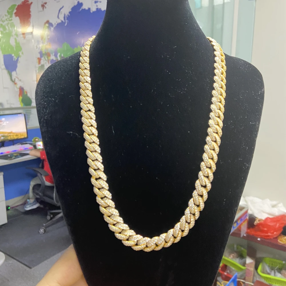 Cuban Link Chain Moissanite Necklace 