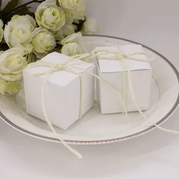 

50pcs Small Kraft Paper Square Candy Box Mariage Wedding Favors Candy Holder Bags Wedding Party Gift Boxes Chocolate Wrapping