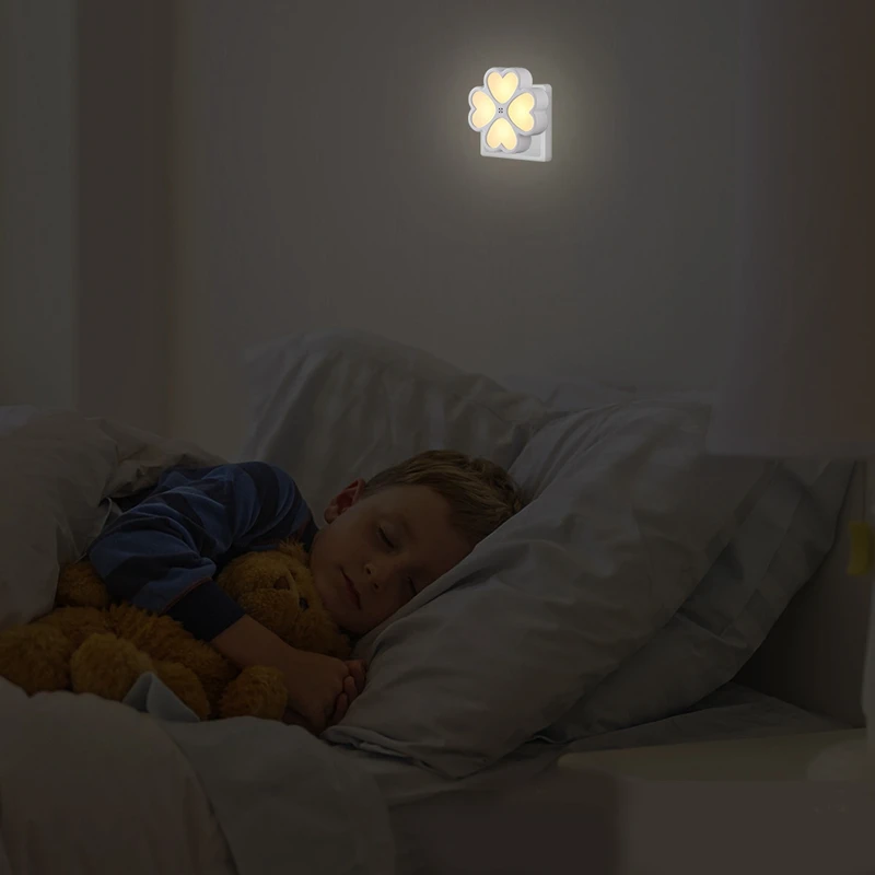 

Top-4 Leaf Clover Night Light LED Plug-In Night Lamp for Kids Room Bedroom Nursing Hallway Stairs (0.7W Warm Light)(EU Plug)