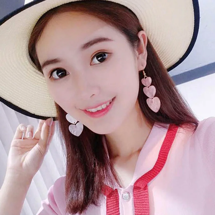 

Korean Lady Cute Little Tandem Earrings Three Pieces of Pale Pink Love Long Earrings for Women
