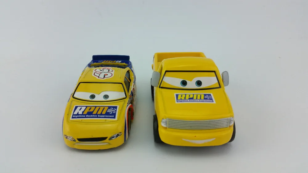 Disney «Тачки» № 64 об/мин литья под давлением пикап& Car 1:55 литья под давлением мета модель игрушечной машины свободные день рождения детей, мальчика; отличный подарок;