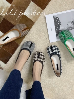 

2020 spring and summer new Korean small fragrance wind tweed soft-soled shoes split toe flat shoes