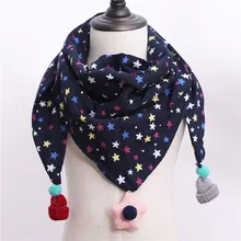 Новинка г.; весенние треугольные шарфы с цветочным принтом для маленьких девочек; Осенняя теплая детская одежда с цветочным принтом и воротником; хлопковый шарф для малышей