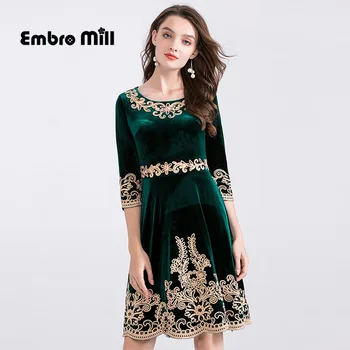 

Autumn High Quality Velour Dress Vintage Style round collar Embroidery Flower Elegant Woman A-line Dress M-4XL Plus Size