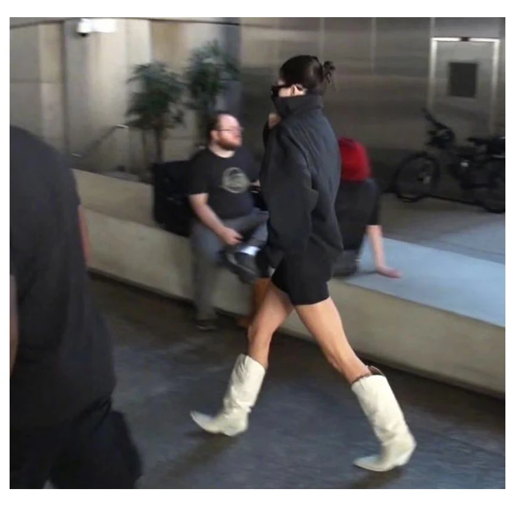 Kendall Jenner/ковбойские ботинки без шнуровки с острым носком Модные ботинки на не сужающемся книзу массивном каблуке в винтажном стиле; botas mujer; коллекция года; зимняя обувь