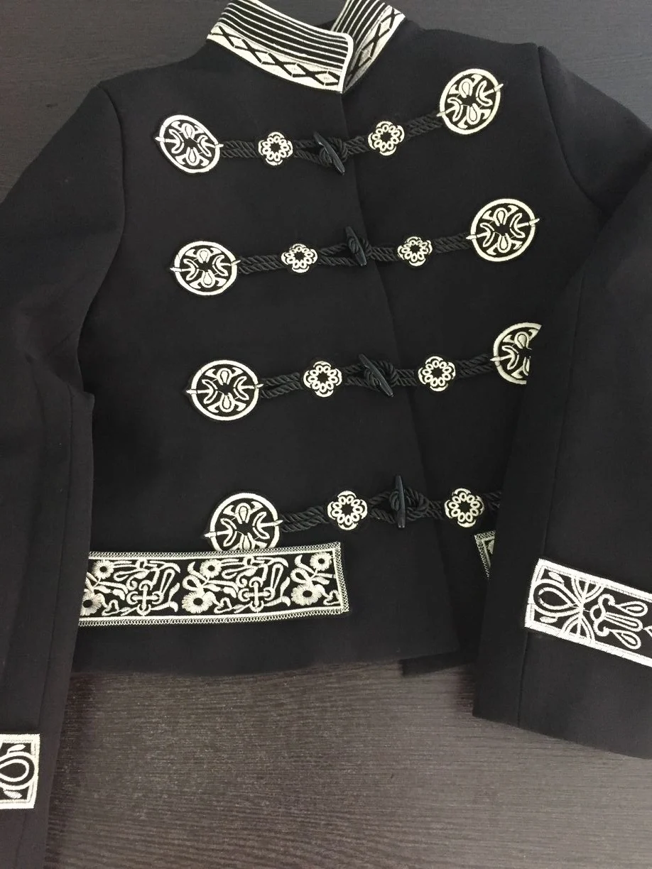 Винтаж Cour стиль вышитые роговой пряжкой короткая куртка для женщин Стенд воротник Тонкий Топ пальто