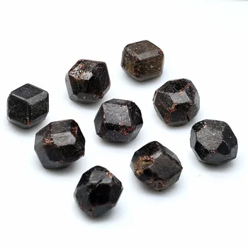 

Natural Garnet Large Grain Raw Material Mineral Specimen Garnet Gravel Fish Tank Flowerpot Mineral Crystal