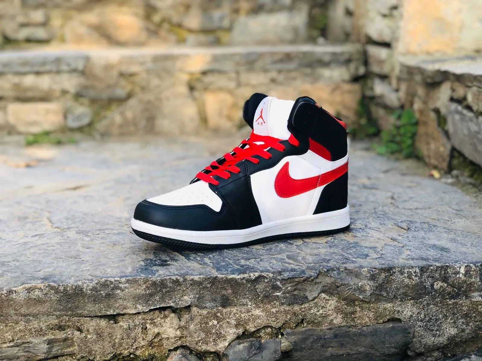 Черный и красный Nike Jordan 1