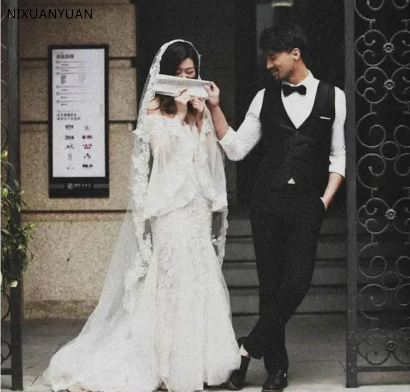 

Wholesale 2023 New 1T Lace Long Wedding Veil Cathedral Length Bridal Veils Without Comb Wedding Accessoires