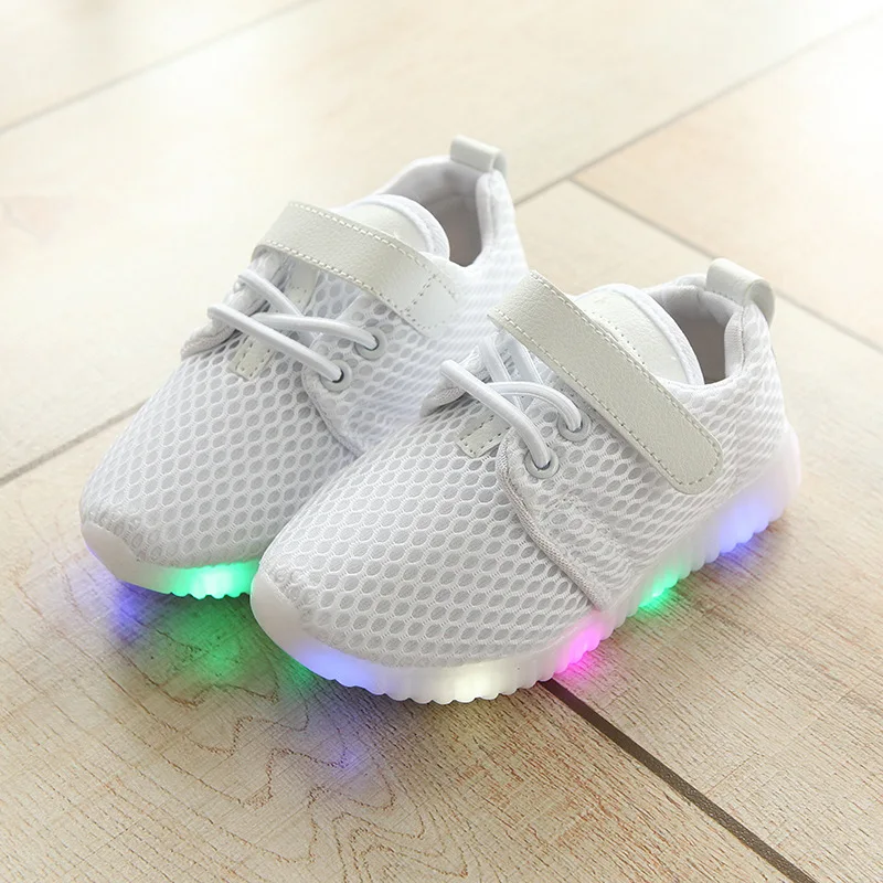 Oeak/Новинка года; модная детская спортивная обувь; Светодиодный светильник для мальчиков и девочек; кроссовки для малышей; Светящиеся повседневные кроссовки; Милые - Цвет: white
