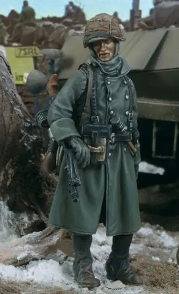 

1/35 Resin Figure Winter German Soldier 1pc Model Kits (no tank,no base)