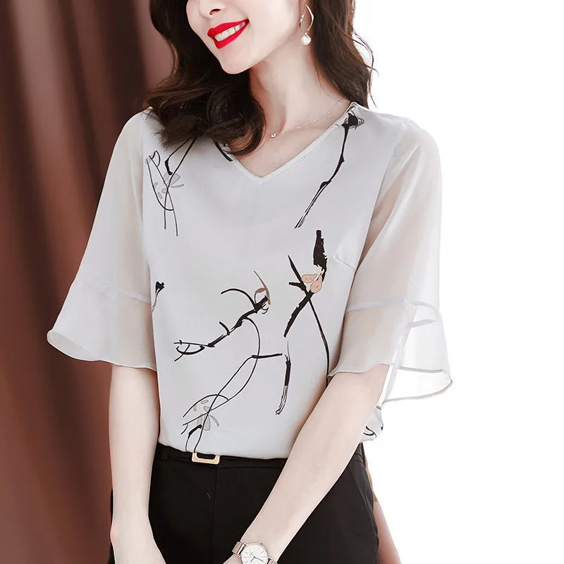 

Women Summer Casual Korean Style Chiffon Blouses Shirts Ladies Fashion Lotus Sleeve V-Neck Print Tops Blusas MM0453