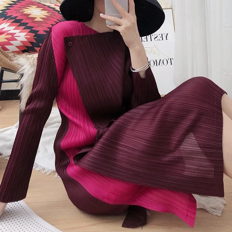 

2020 Spring New Contrast Stitching Fake Two-Piece Miyake Pleated Dress Temperament One-Shoulder Long-Sleeved Split Dress