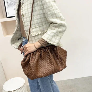 

Texture soft skin braided female bag 2020 fashionable new foreign style one shoulder cross body bag joker drape individual