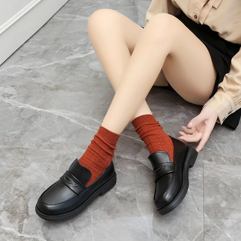 

Повседневные Туфли-оксфорды в британском стиле, осенние модные брендовые женские лоферы без застежки на цепочке, женская обувь на плоской подошве