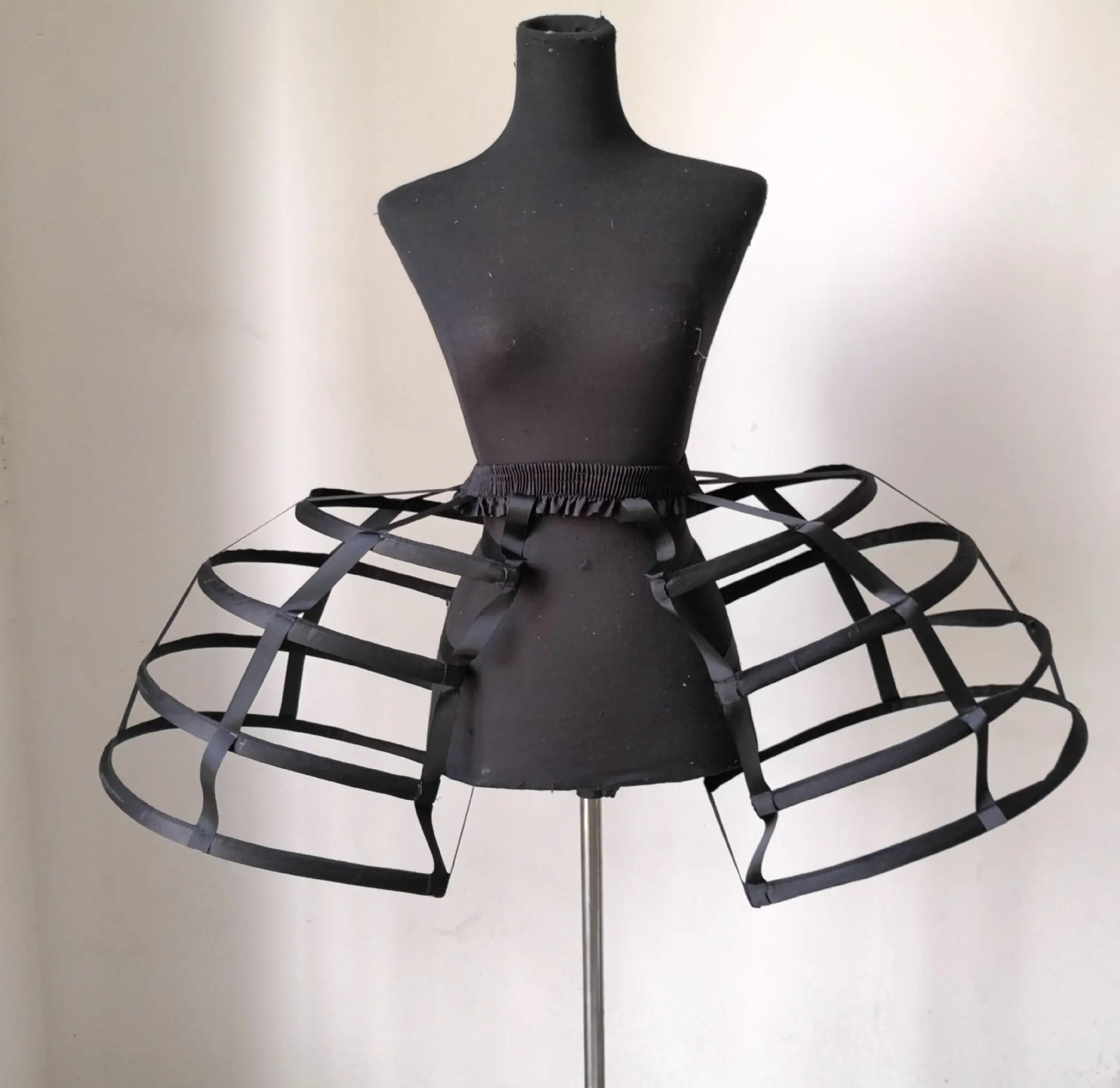 Satijn Uitsparing Vier-Layer Bilaterale Vogelkooi Fishbone Crinoline Cosplay Geweld Lolita Nieuwe Stijl Crinoline