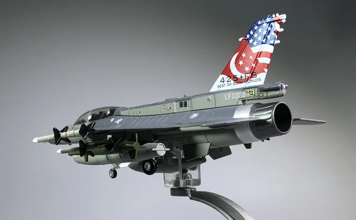 

Amer Com Singapore Air Force F-16 Fighting Falcon D Block-52 1/72 Diecast Model