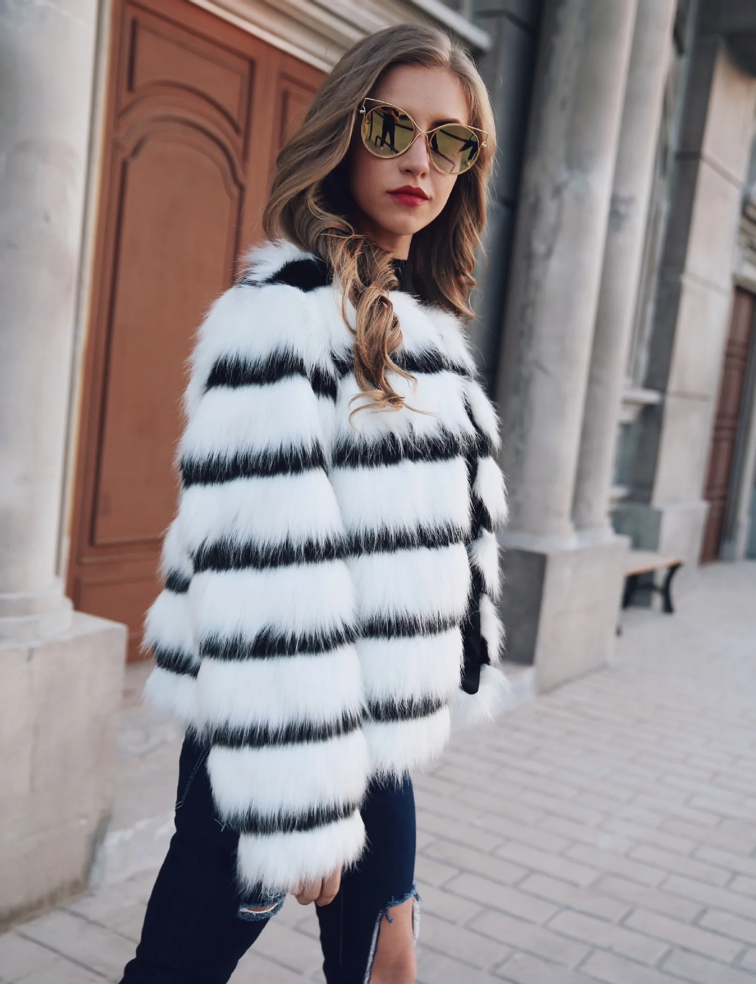 Черно-белое пальто с искусственным мехом в полоску, осенне-зимнее Модное новое пальто с длинными рукавами и круглым вырезом, hh0061