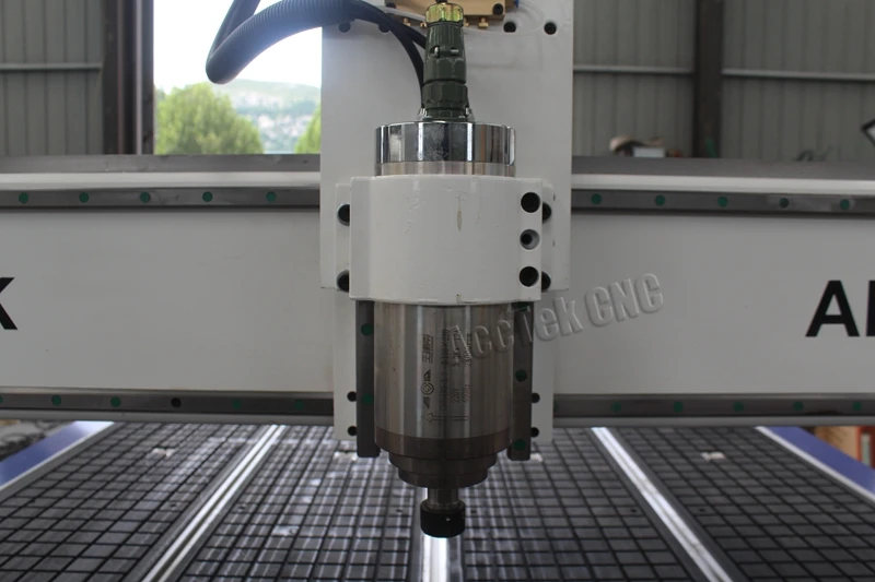 Конкурентоспособная цена и точность cnc маршрутизатор машины AKM1325 для продажи