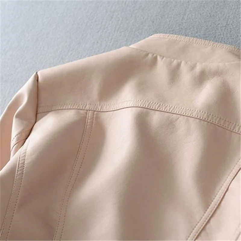 Женская мотоциклетная куртка из искусственной кожи приталенная Весенняя