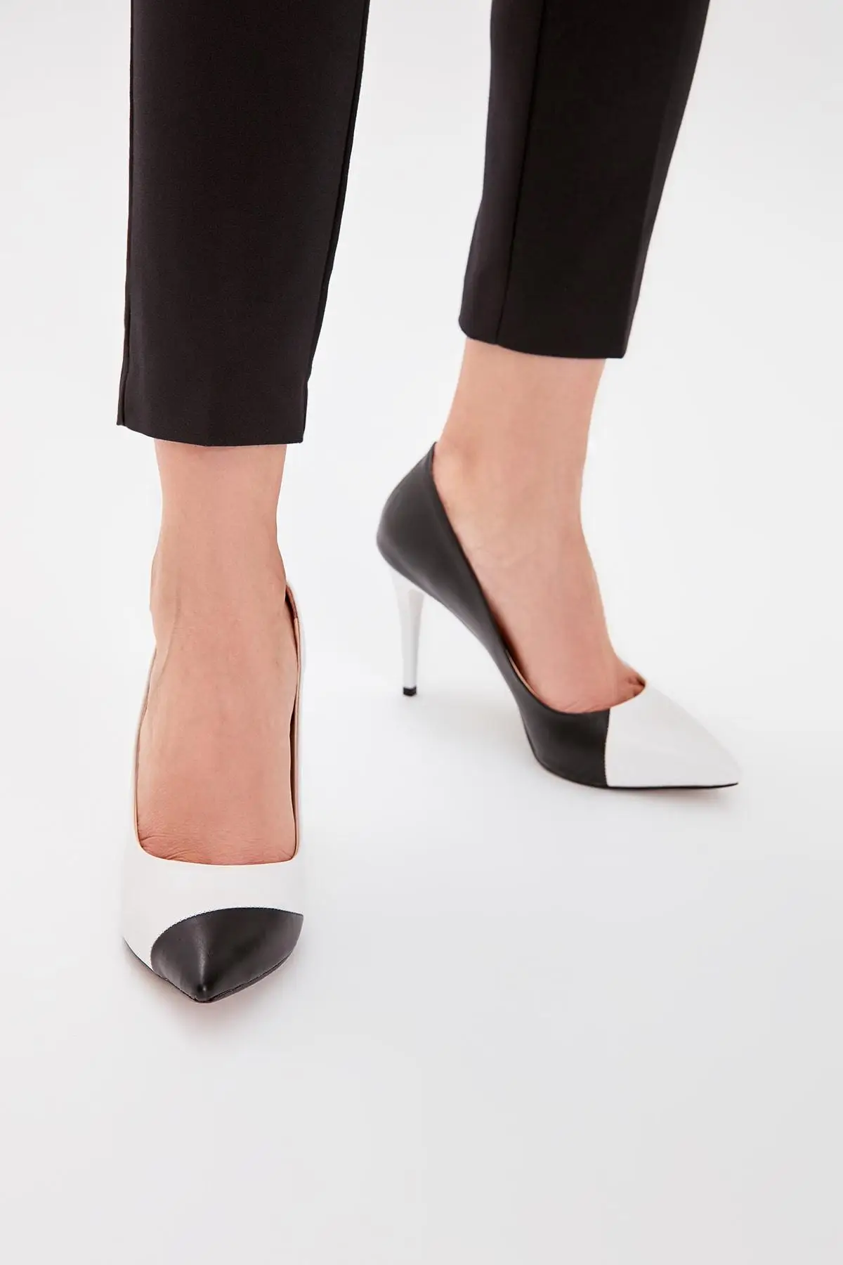 

Trendyol White Asymmetrical Color Block Heels Shoes TAKAW20TO0070