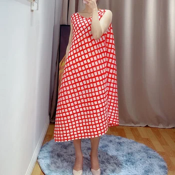 

Changpleat new summer 2020 loose irregular dresses Miyak Pleated Fashion Plaid print sleeveless Large Size Female Dress Tide