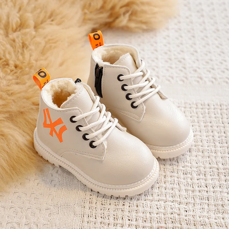 White Зимние сапоги для маленьких девочек наивысшего качества модные зимние сапоги принцессы теплая хлопковая обувь из плюша для новорожденных Нескользящая спортивная обувь - Цвет: White