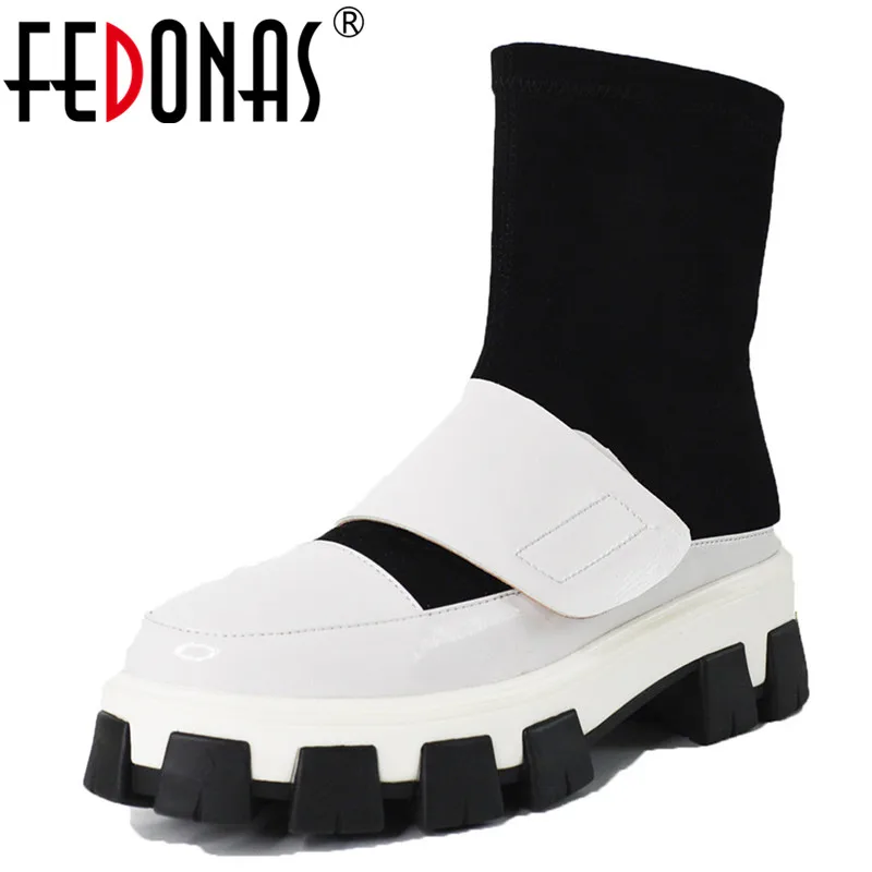 FEDONAS/красивые женские ботильоны с круглым носком; ботинки на плоской платформе; модные полусапожки из лакированной кожи; повседневная женская обувь для вечеринок