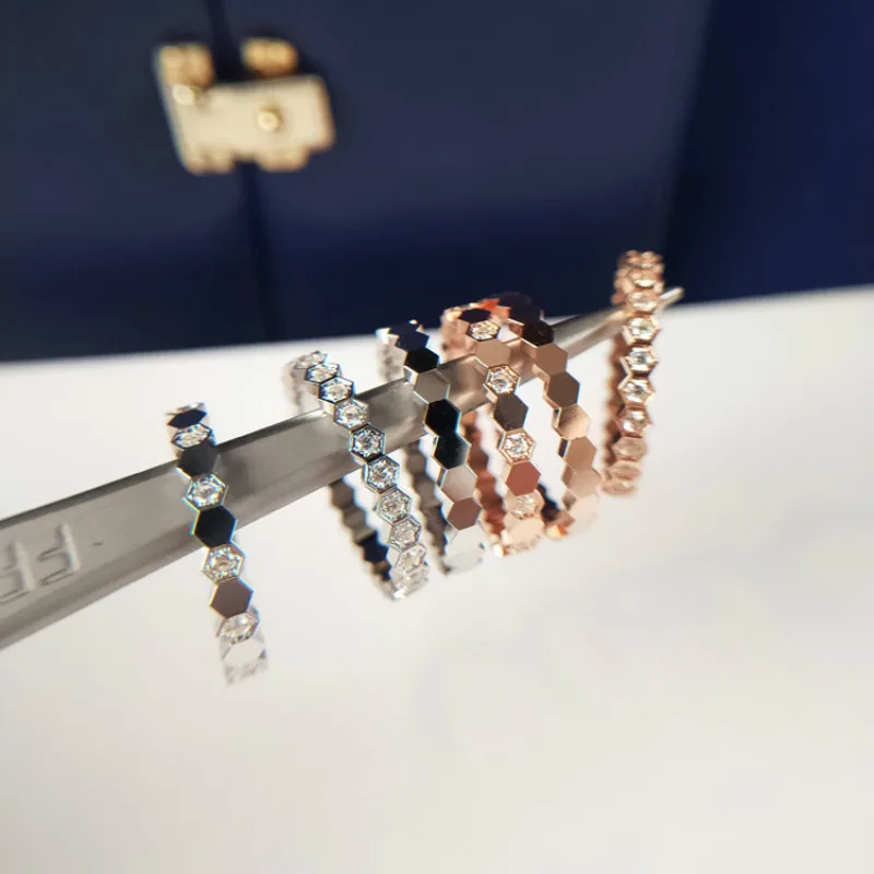 

CHUHAN Simple Honeycomb Bee Finger Ring Zircon Stackable Band Ring Wedding Jewelry for Women