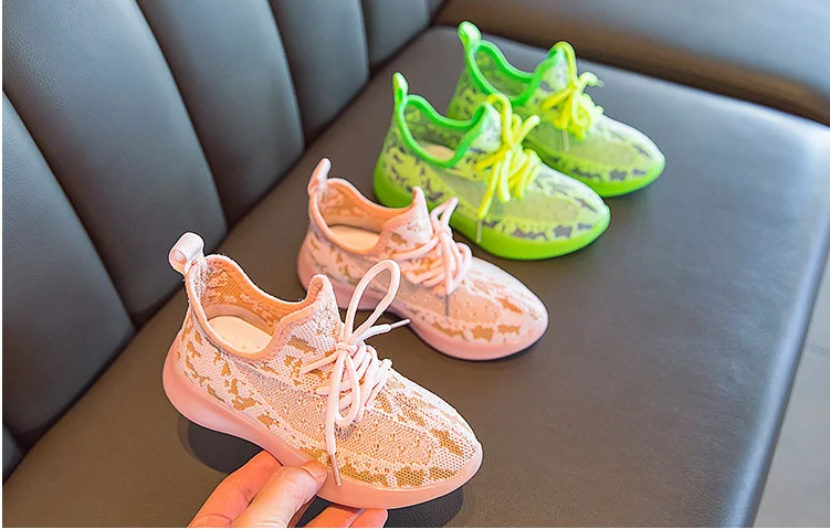 Fly Knit светящаяся детская обувь; Новинка; сетчатая дышащая обувь для мальчиков и девочек; повседневная обувь для бега; кроссовки для девочек