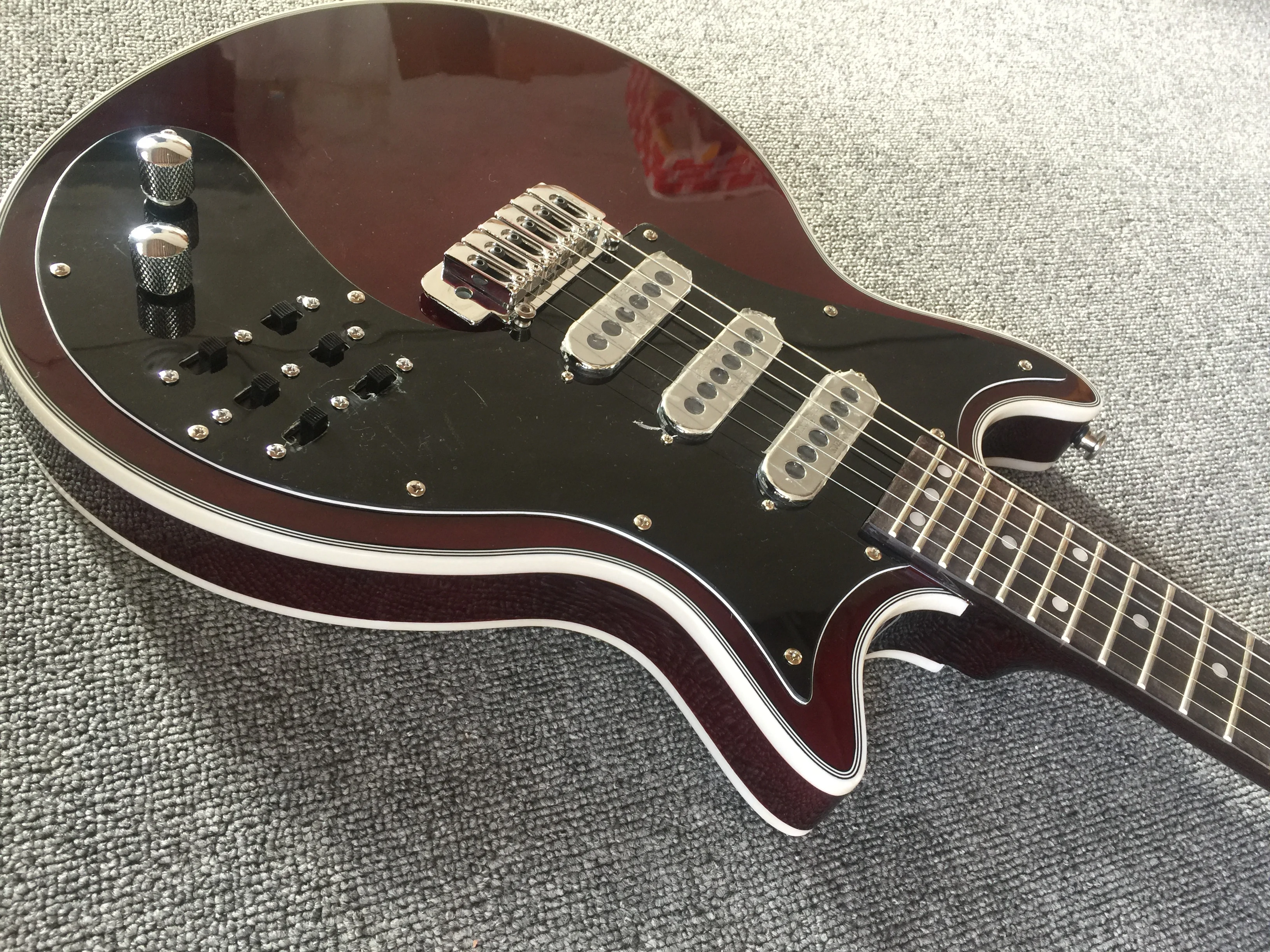 

Electric Guitar/Red Black Protector High Quality Guitar/Anmiyue Customizable Chinese Electric Guitar