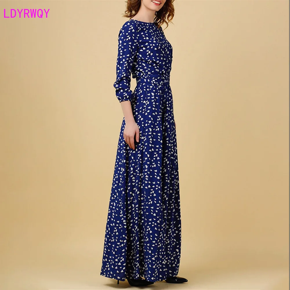 

2019 Europe and the United States new autumn women's retro print round neck seven-point sleeves elegant long dress