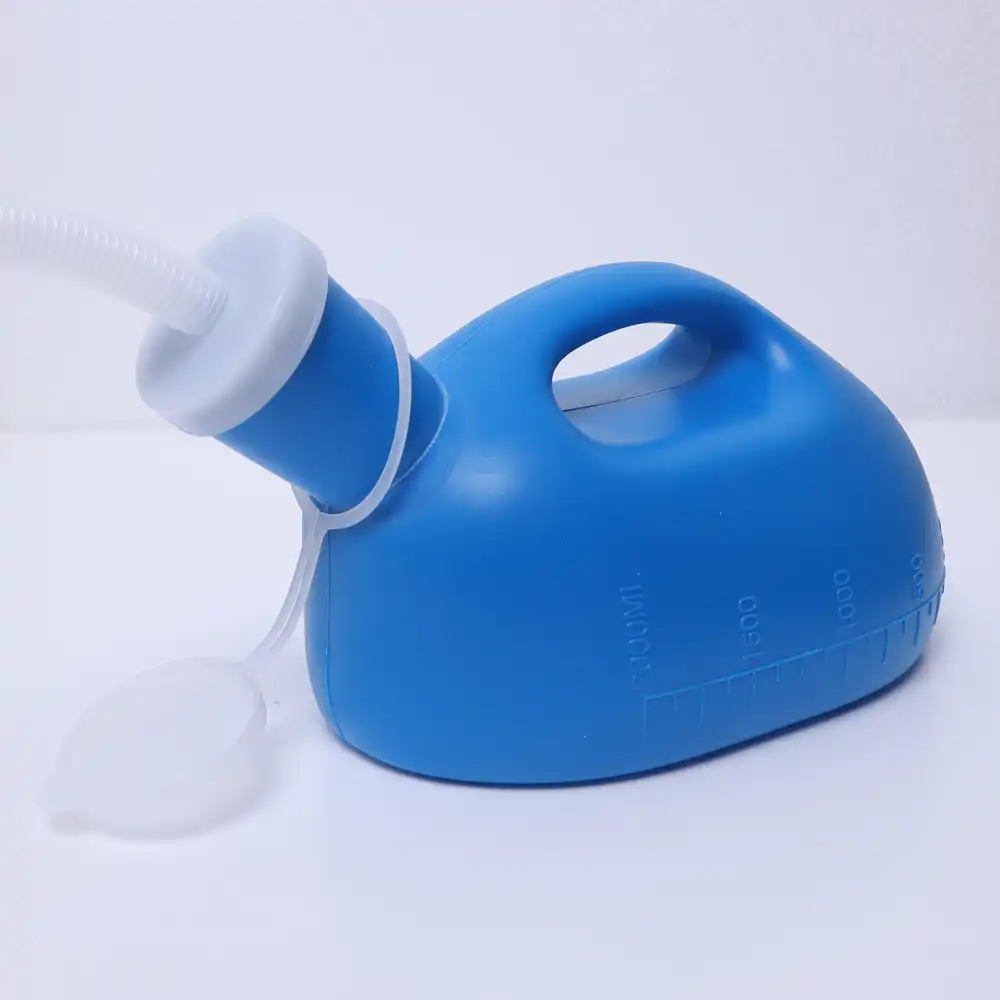 Advanced female adult urine bottle 2000ML large capacity with anti skid