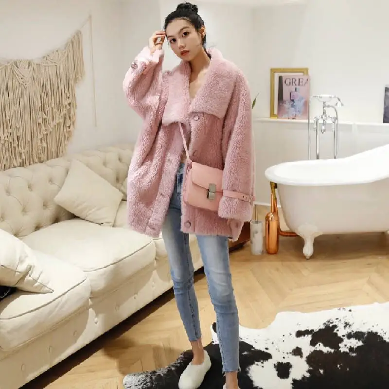 Розовый Women Winter New Style Real Fur Coat Real Sheep Shearing Fur Jacket Female Warm Natural Wool Blends Outerwear Abrigos M141 - Цвет: Розовый