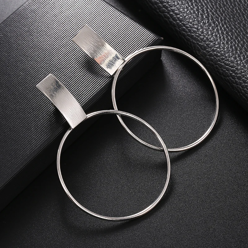 top Trendy Earrings Fashion Geometric Round Clip on Earrings No Pierced Ear Clip Metal Simple Big Earring for Women Party Minimalist Fashion Jewelry stylish trendy earrings Trendy Earrings