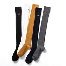 Inverno outono inverno fuzzy meias bordado logotipo algodão feminino joelho meias altas