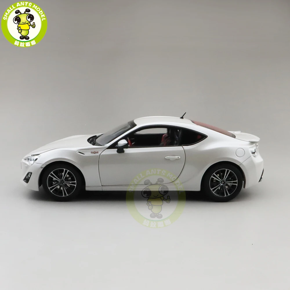 1/18 86 GT GT86 гоночный автомобиль литая модель автомобиля игрушки для мальчиков и девочек Подарки - Цвет: White