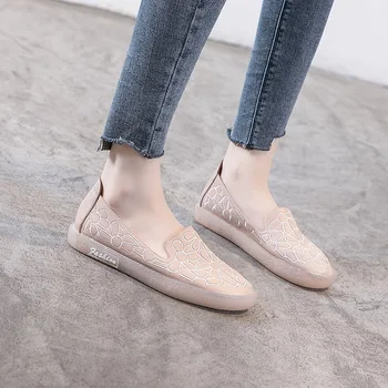 

Yiluan Female Leather Retro Soft Bottom Mother Single Shoes Non-Slip Floral Loafers 2020 New Carved Flat Girl Shoes Women