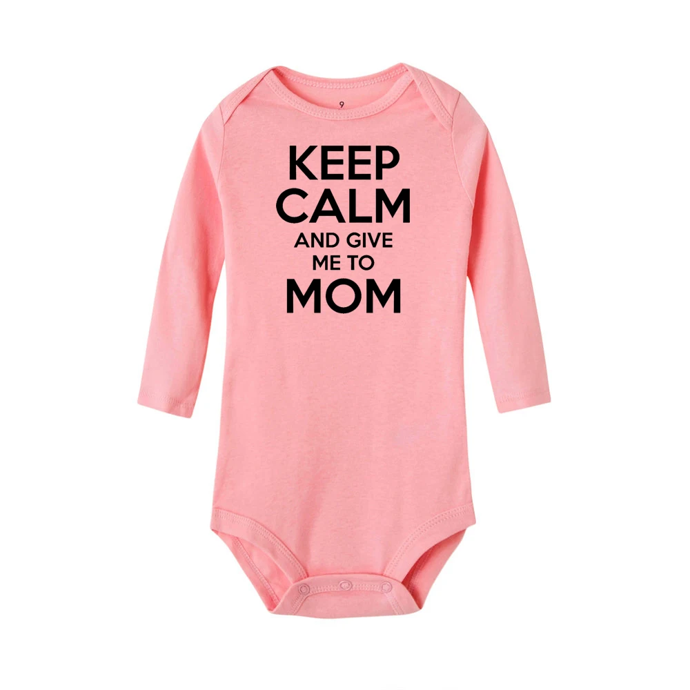 Детские комбинезоны «Keep Calm and Give Me To Mom» для маленьких мальчиков и девочек, комбинезоны с длинными рукавами для новорожденных, мягкая одежда из хлопка, модная одежда для детей 0-24 месяцев