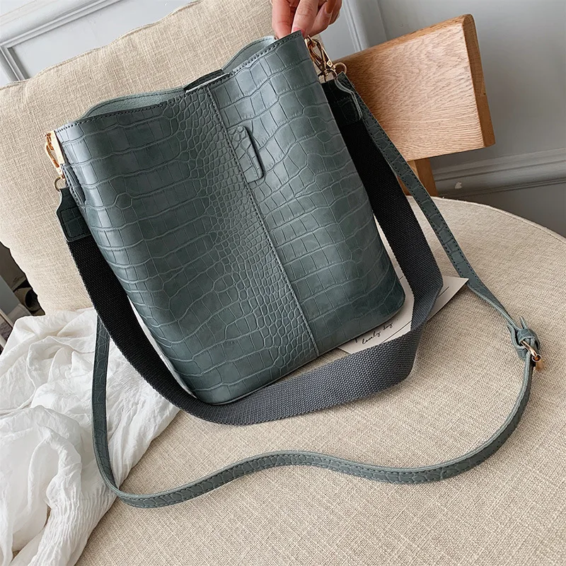 

Vintage Female Shopping Bucket Bag Large Capacity Women Tote Bag Wide Strap Shoulder Crossbody Bag Ins Chic Handbag Bolsa 2019