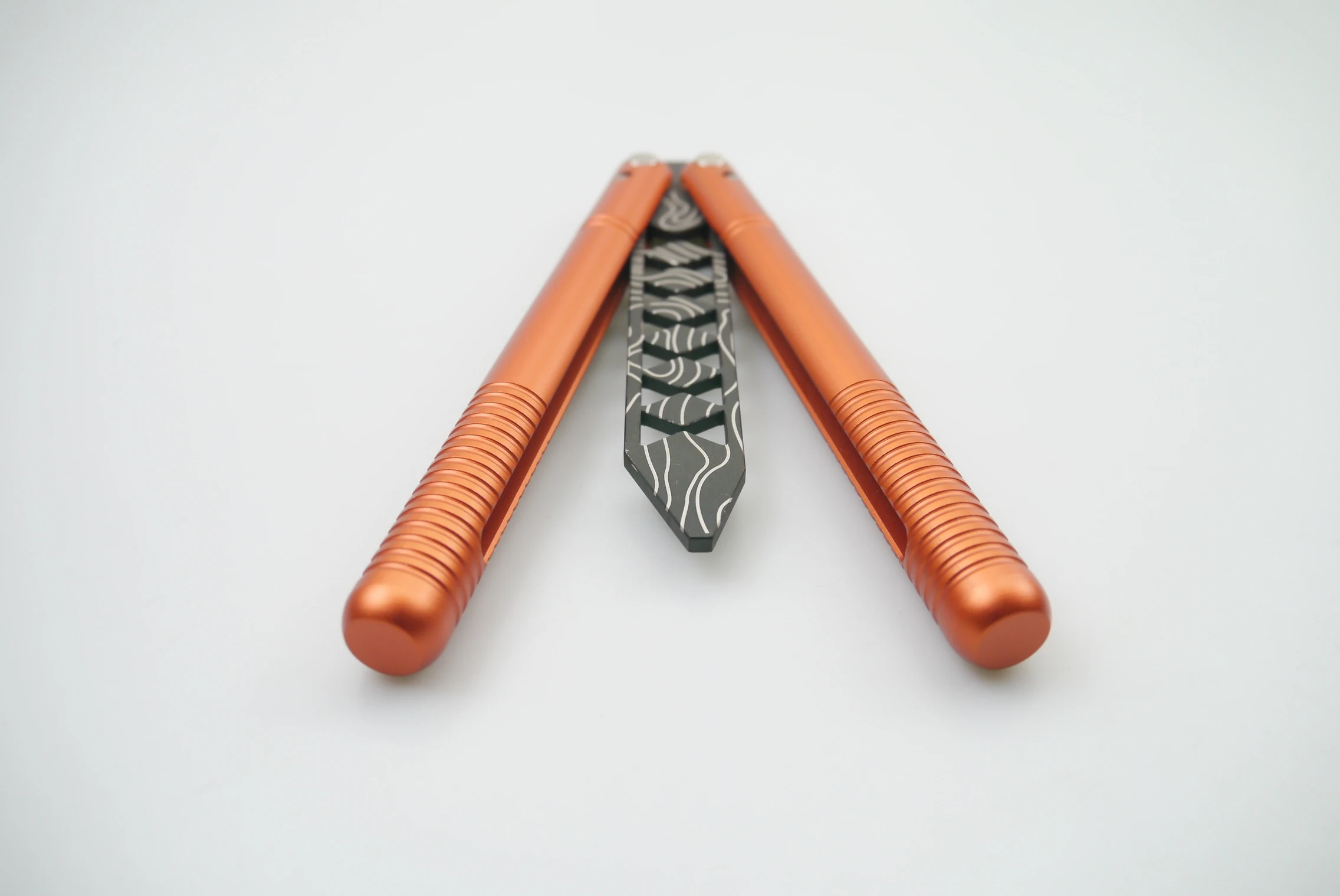 Round-Handle-with-Hourglass-Blade-BALI-HIGH-Quality-MATERIAL-ACCURATED-Tolerance-Bushing-Butterfly-Trainer.jpg Kerek Fogantyú Homokóra Pengével Bali Anyaggal Beállított Tolerancia Persely Pillangó Edző - Image 3